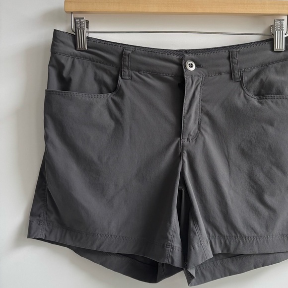 Patagonia Quandary 5" Hiking Shorts in Forge Grey/Charcoal Size 4 - Picture 4 of 17